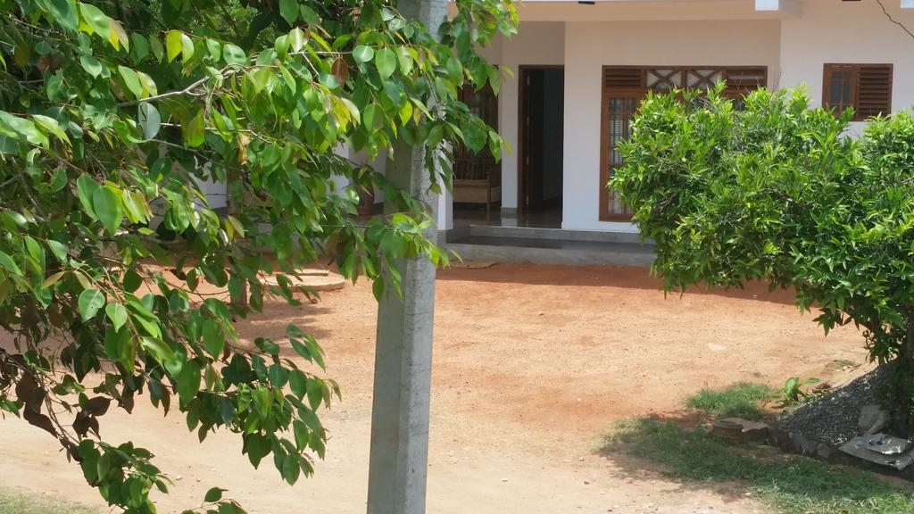 Sunhill Lake Tourist Rest Anuradhapura Exterior photo